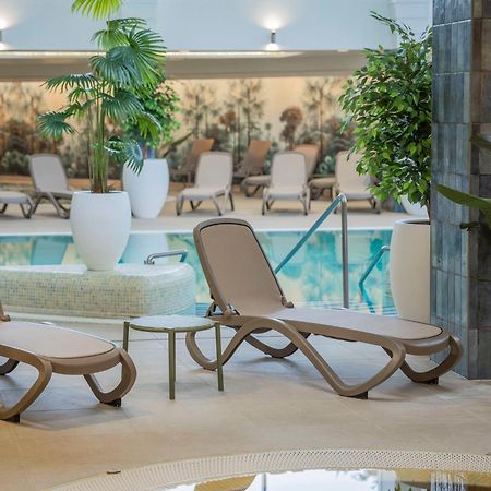 Hotel Atlantis Wellness & Conference Hajdúszoboszló Buitenkant foto