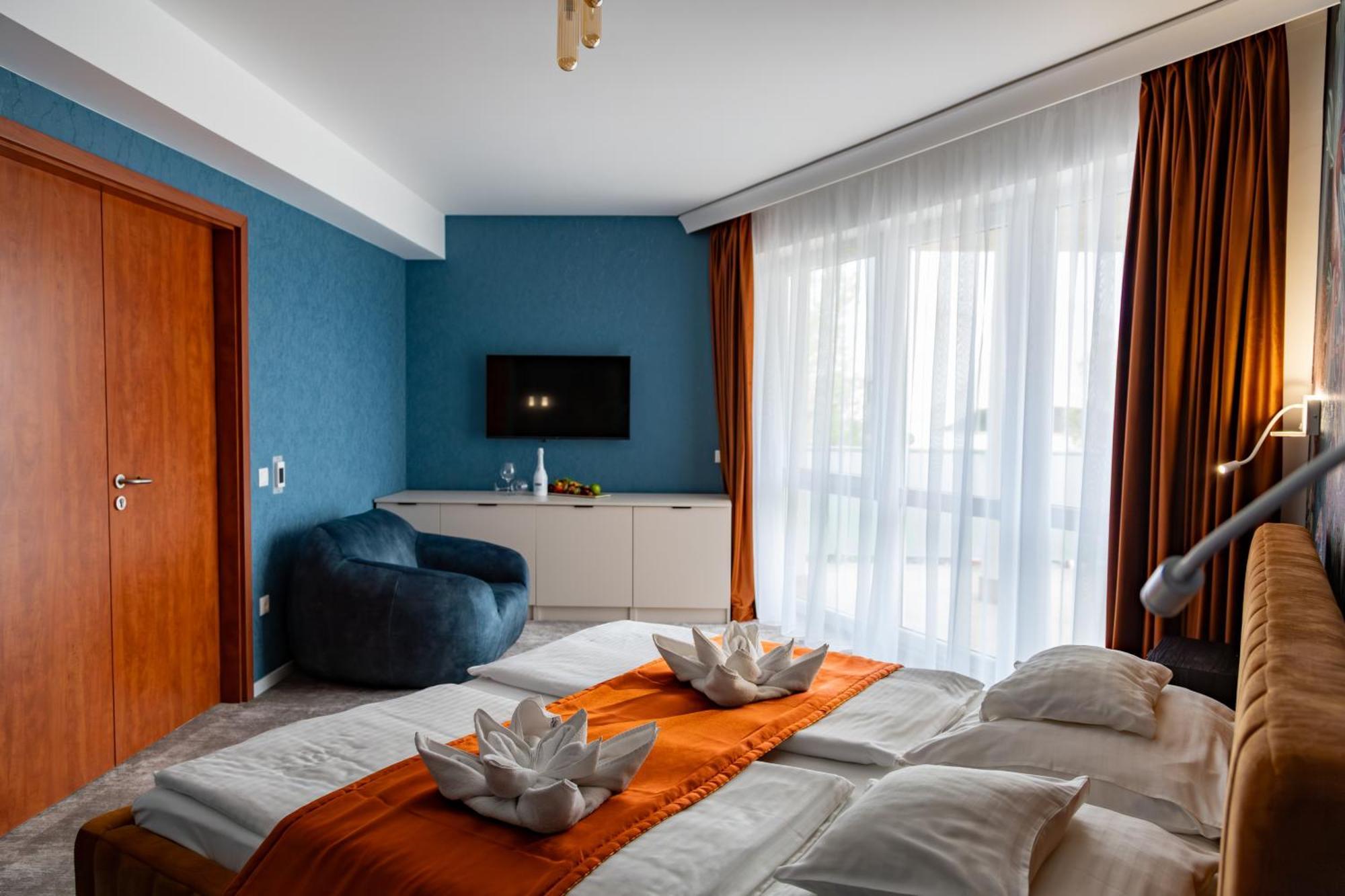 Hotel Atlantis Wellness & Conference Hajdúszoboszló Buitenkant foto