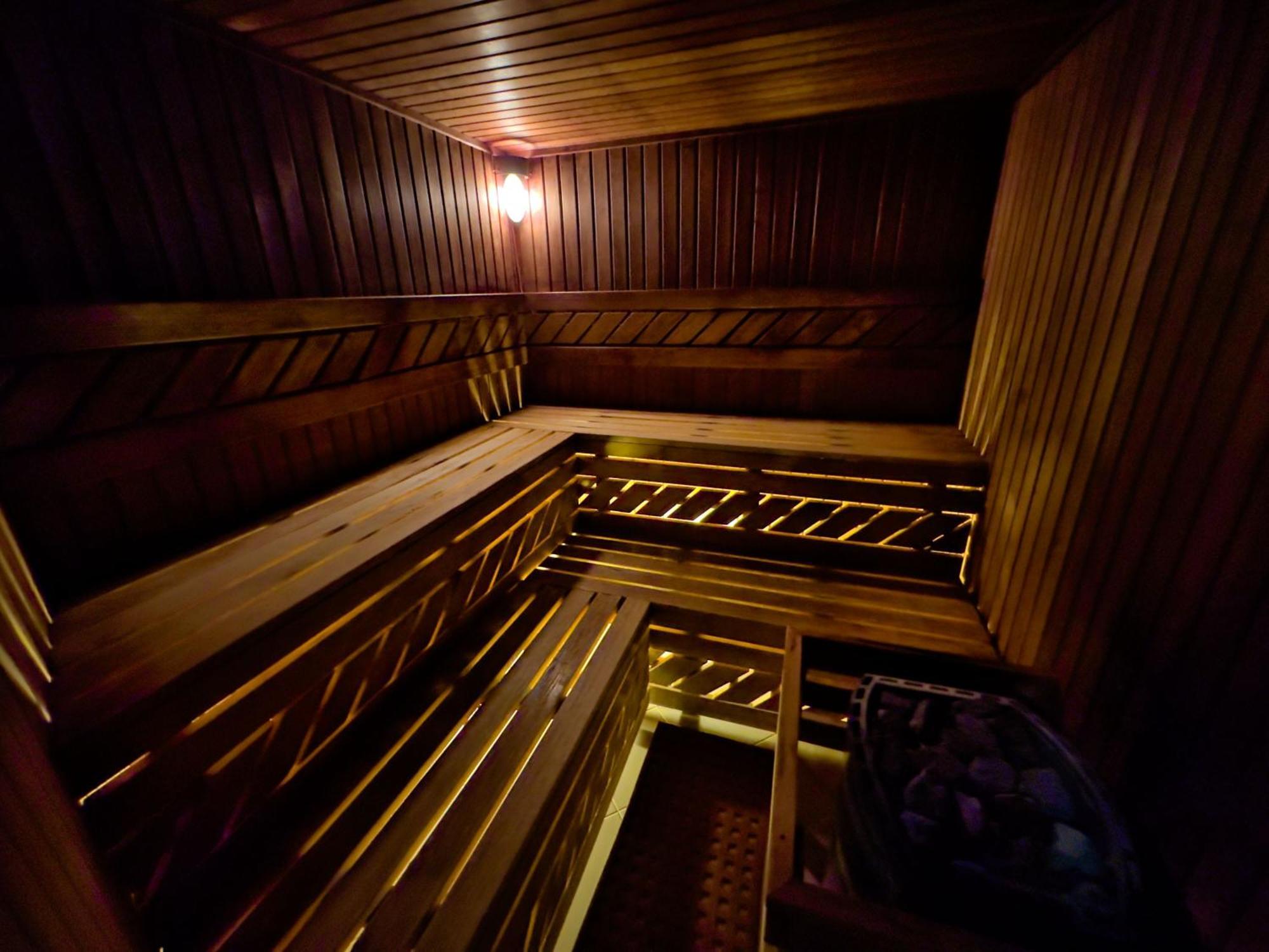 Hotel Atlantis Wellness & Conference Hajdúszoboszló Buitenkant foto