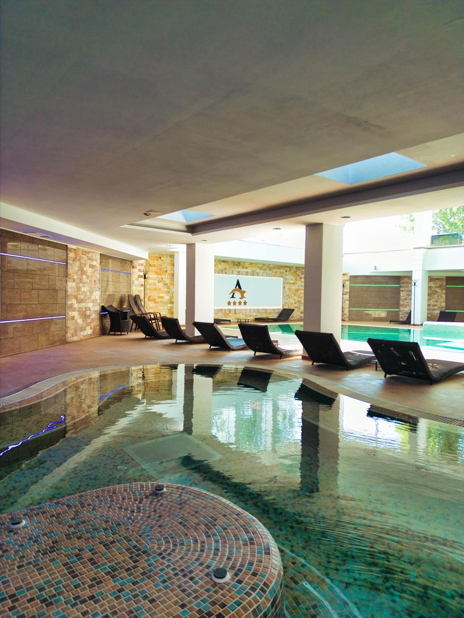 Hotel Atlantis Wellness & Conference Hajdúszoboszló Buitenkant foto