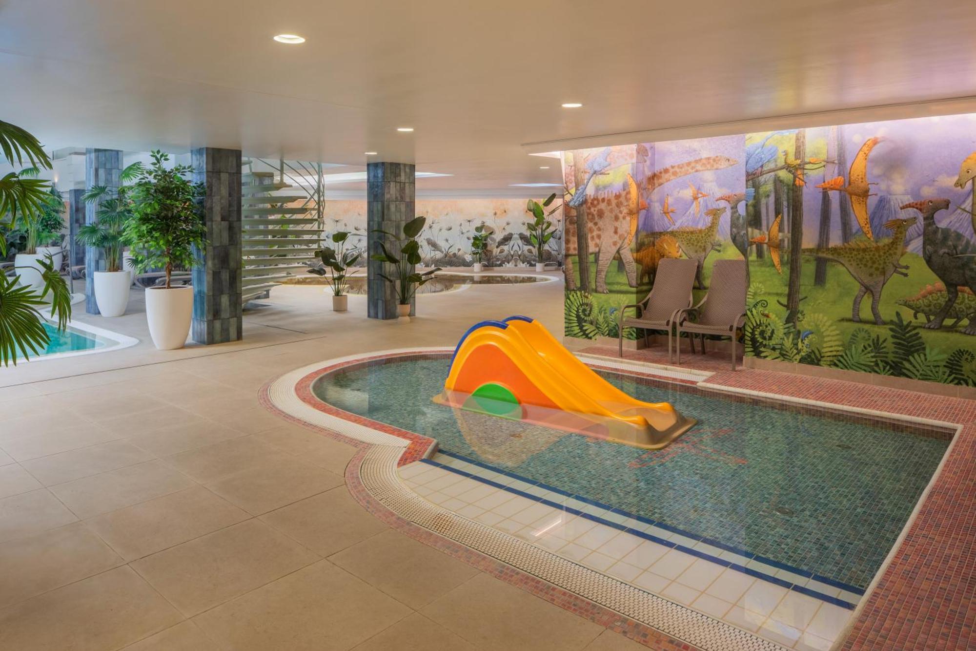 Hotel Atlantis Wellness & Conference Hajdúszoboszló Buitenkant foto