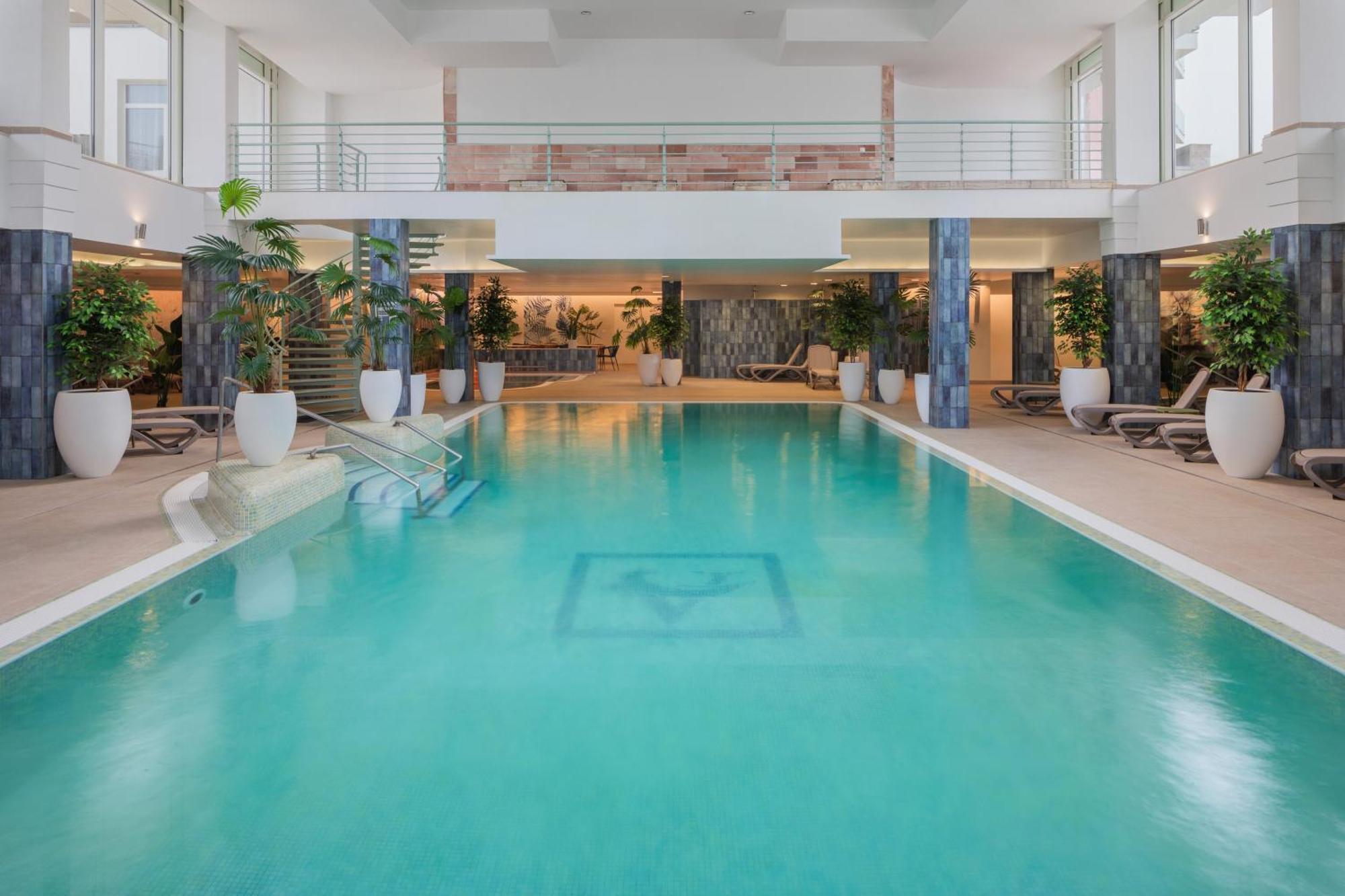 Hotel Atlantis Wellness & Conference Hajdúszoboszló Buitenkant foto