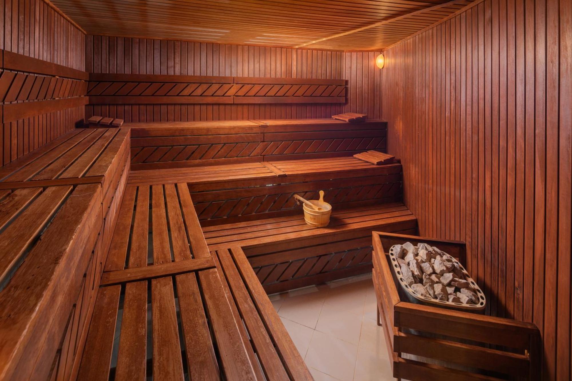 Hotel Atlantis Wellness & Conference Hajdúszoboszló Buitenkant foto