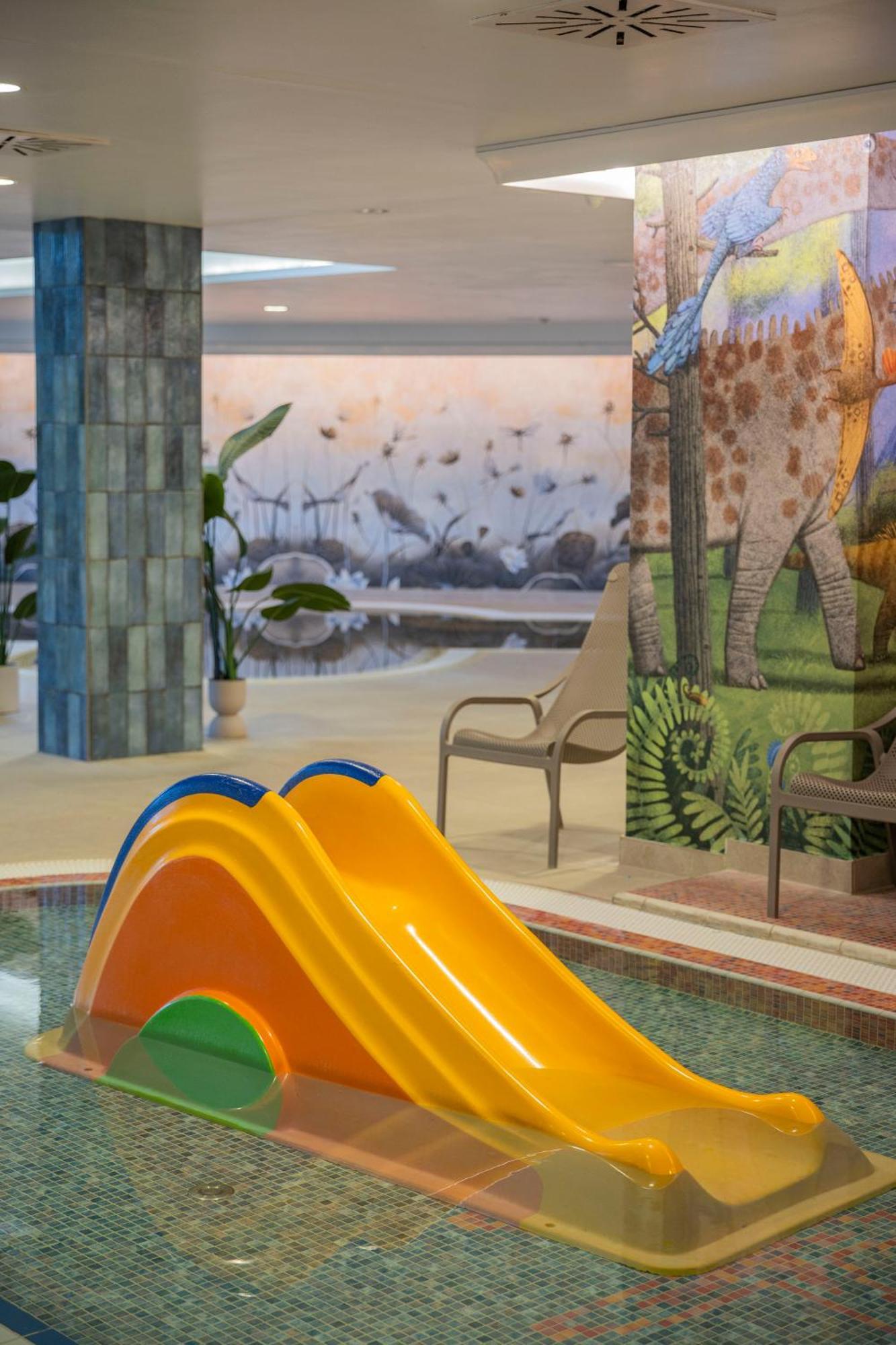 Hotel Atlantis Wellness & Conference Hajdúszoboszló Buitenkant foto